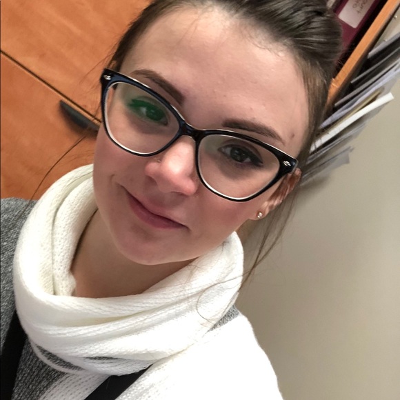 Meet your Posher, Madi - Picture 1 of 1